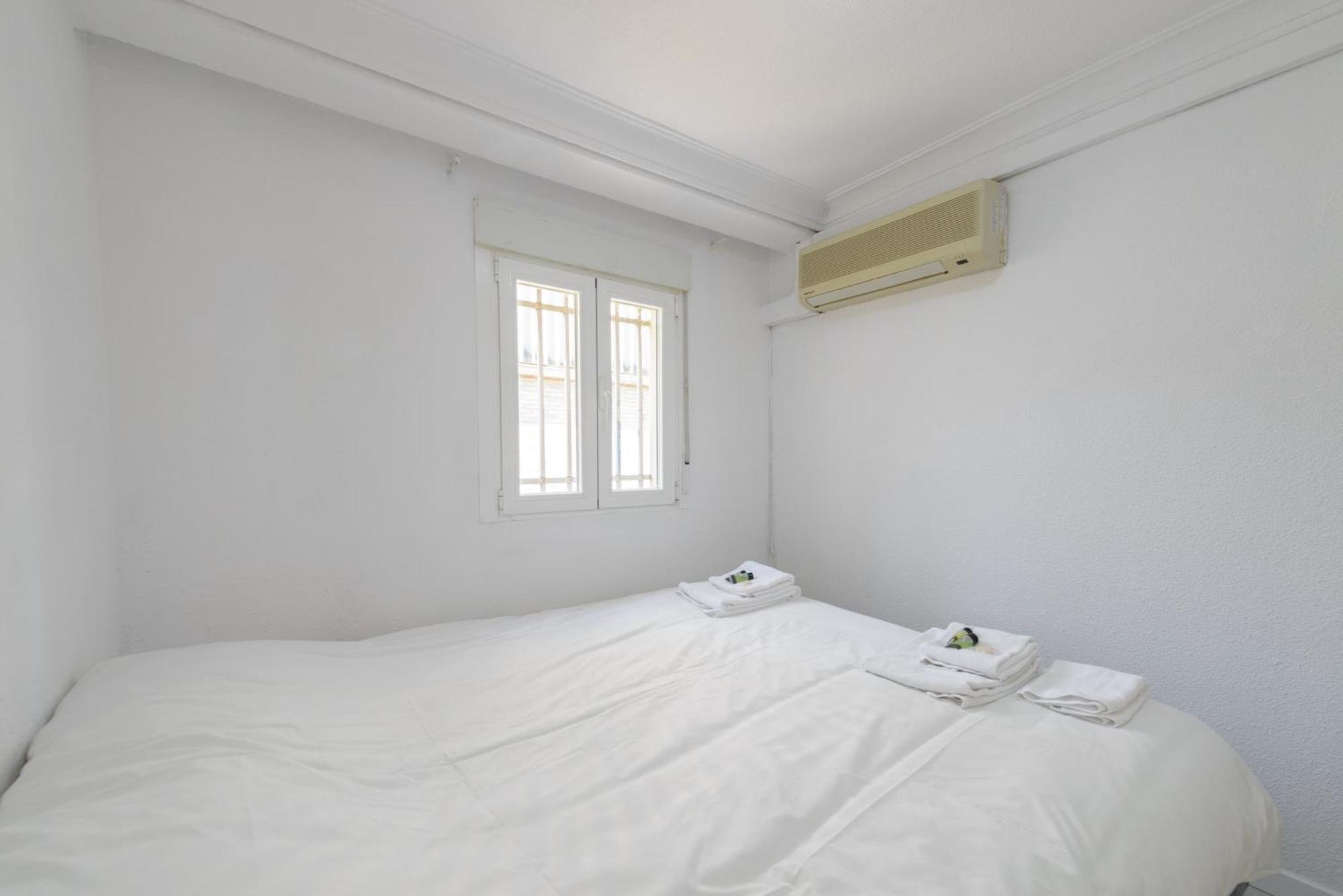 Sabadell Calle, Casa Familiar De 3 Dormitorios Con Terraza Junto Metro Fuencarral マドリード エクステリア 写真