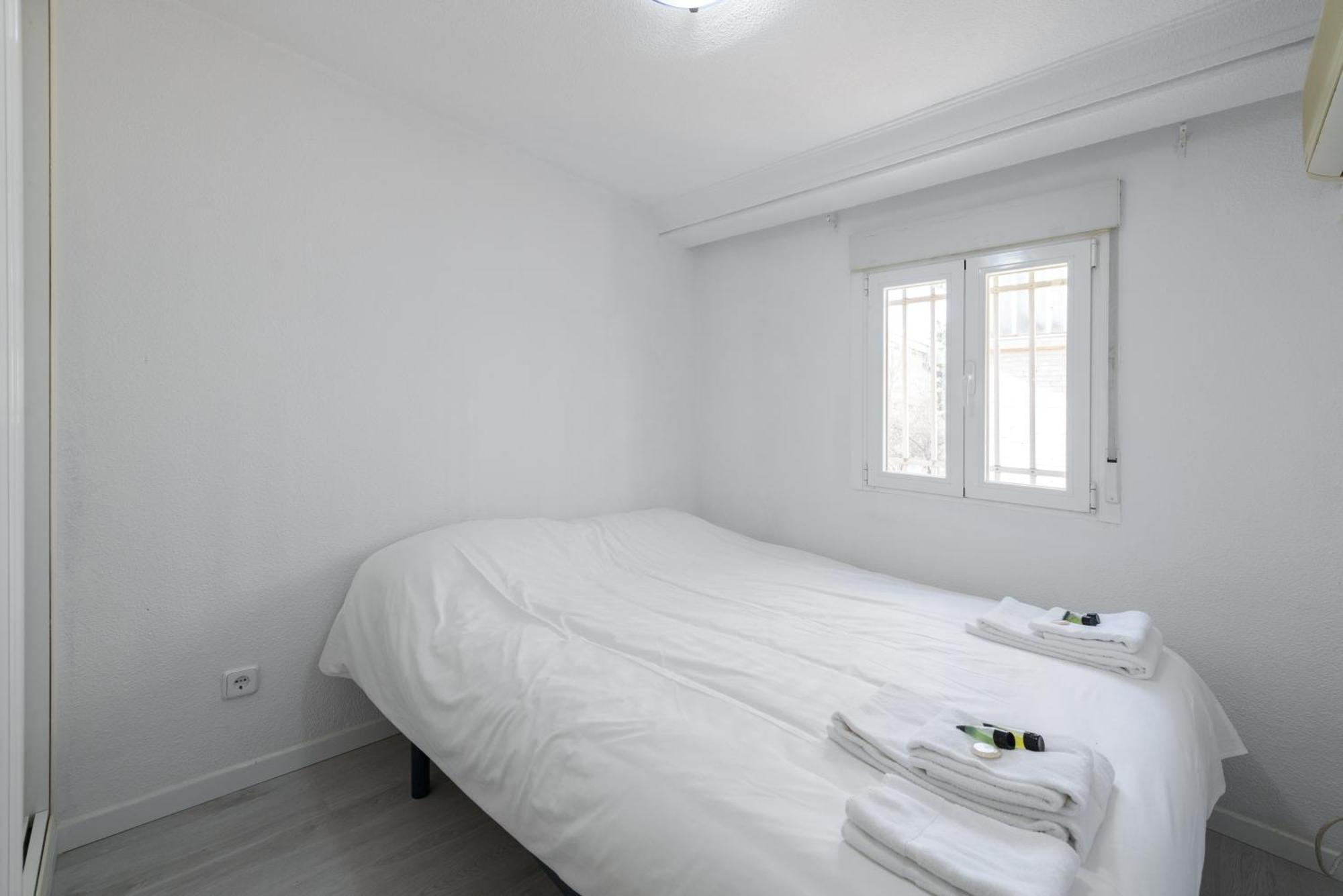 Sabadell Calle, Casa Familiar De 3 Dormitorios Con Terraza Junto Metro Fuencarral マドリード エクステリア 写真