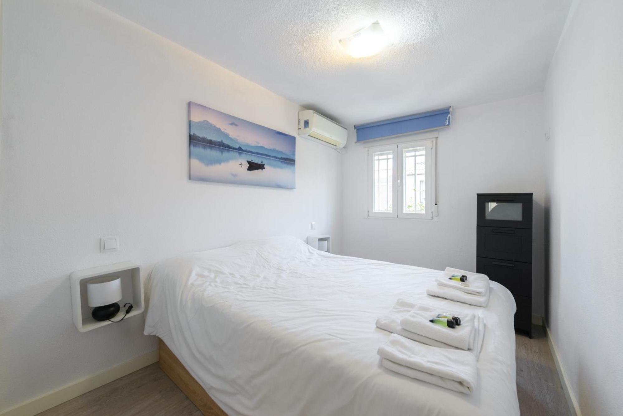 Sabadell Calle, Casa Familiar De 3 Dormitorios Con Terraza Junto Metro Fuencarral マドリード エクステリア 写真