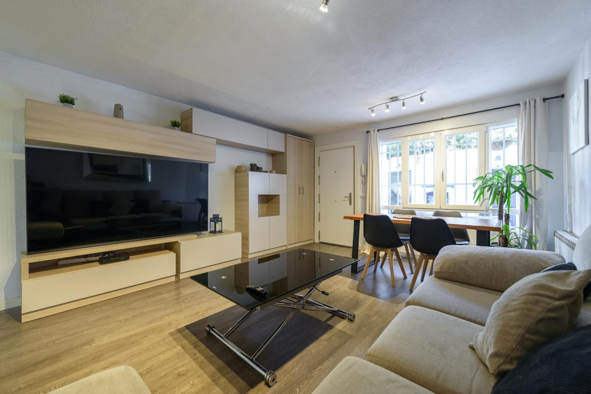 Sabadell Calle, Casa Familiar De 3 Dormitorios Con Terraza Junto Metro Fuencarral マドリード エクステリア 写真