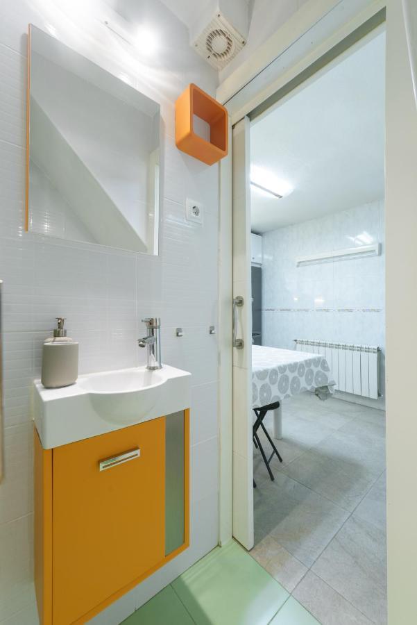 Sabadell Calle, Casa Familiar De 3 Dormitorios Con Terraza Junto Metro Fuencarral マドリード エクステリア 写真